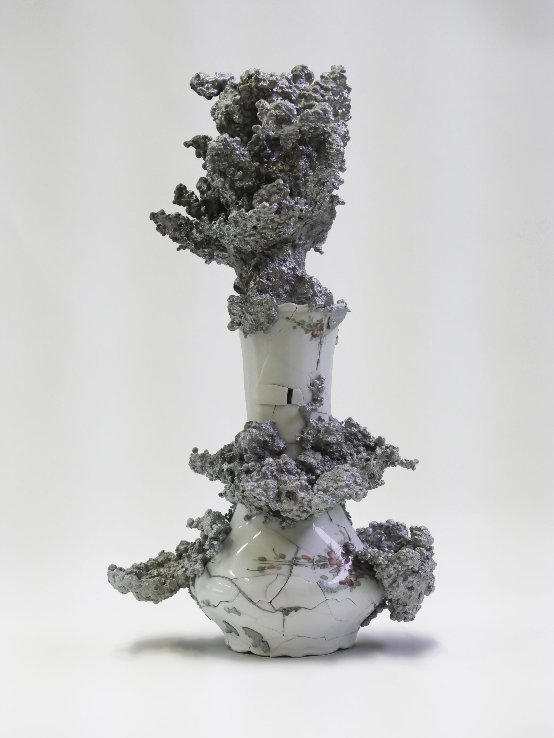 2016_Hanabi, 2016, porcelaine et fonte d'aluminium, 33 x 33 x 33 cm--