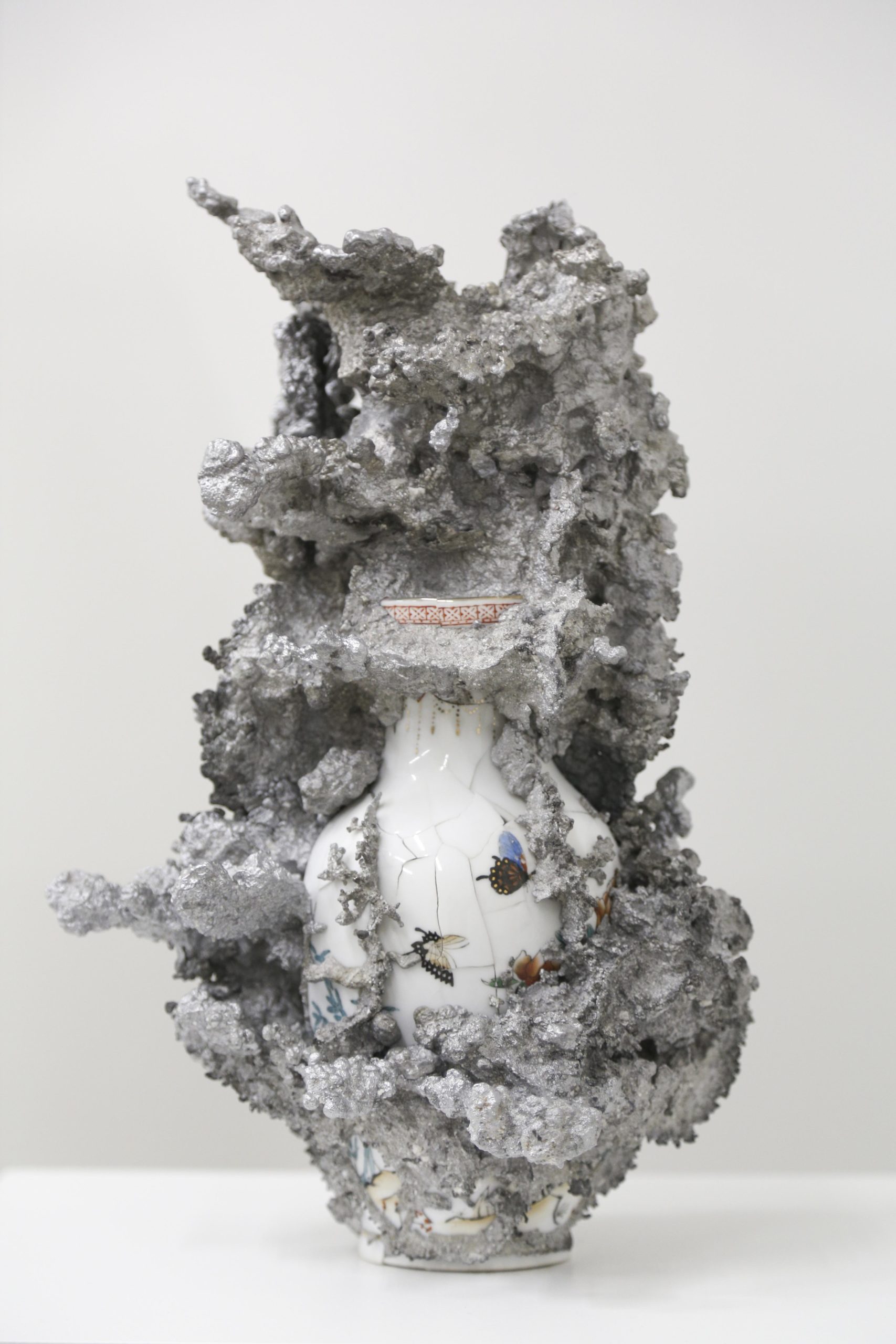 2016_Hanabi, 2016, porcelaine et fonte d'aluminium, 33 x 33 x 33 cm--1-2